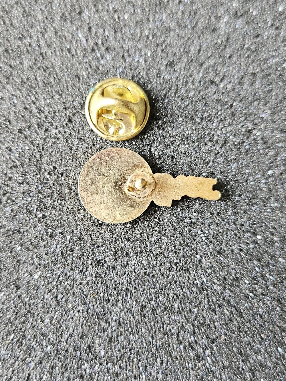 Onstar Purple and Gold Enamel Pin. - Picture 3 of 3
